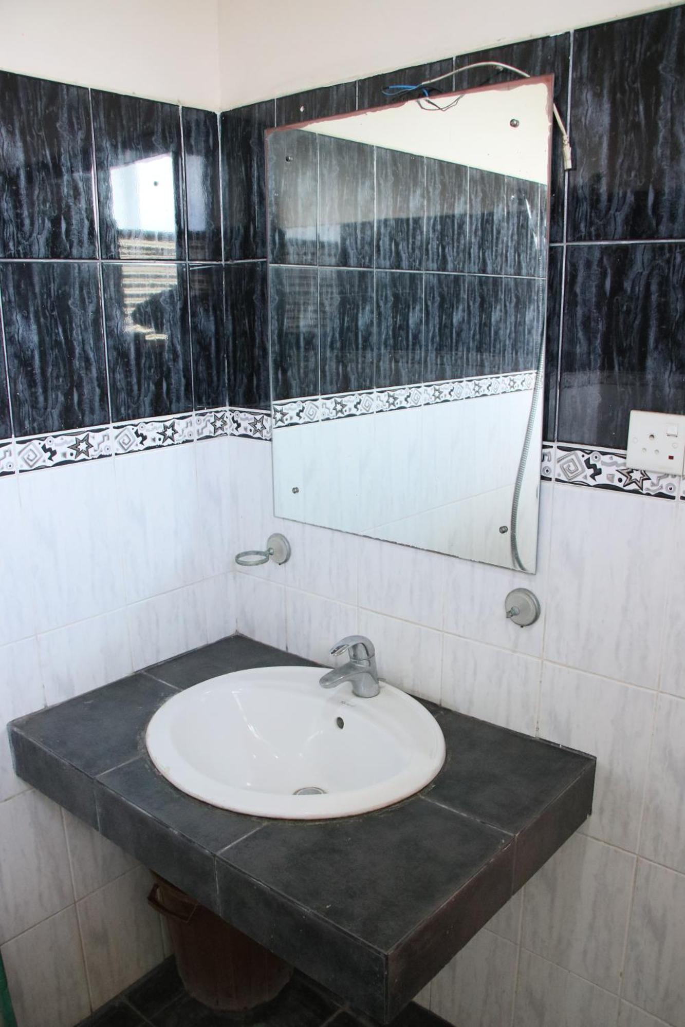 Caritas Rest Hotel Гале Екстериор снимка